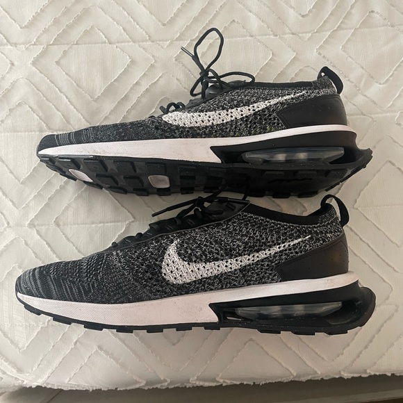 Nike Air Max Flyknit Racer - Picture 5 of 6